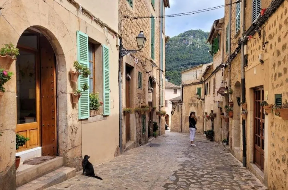 Valldemosa Sleep & Hike Valldemossa  Spain